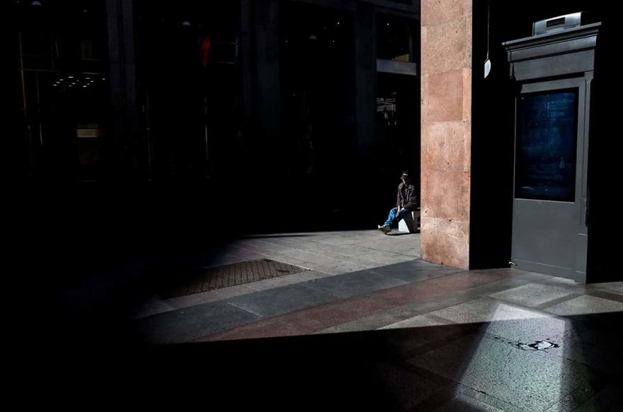 Photographer Captures The Gritty Spirt Of Milano In Candid Photos