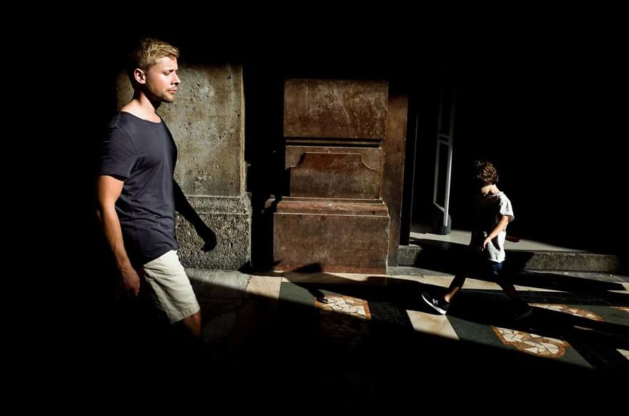 Photographer Captures The Gritty Spirt Of Milano In Candid Photos