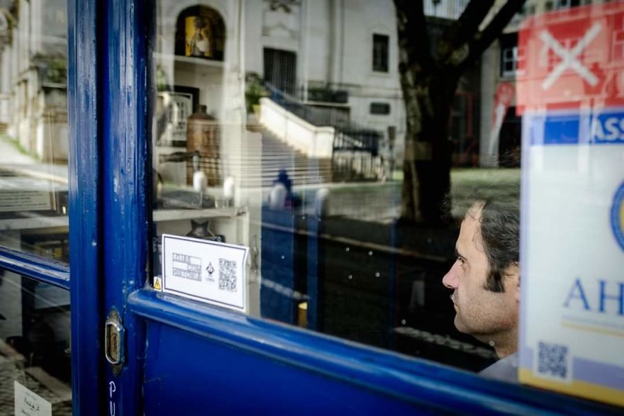 Photographer Captures The Gritty Spirt Of Milano In Candid Photos
