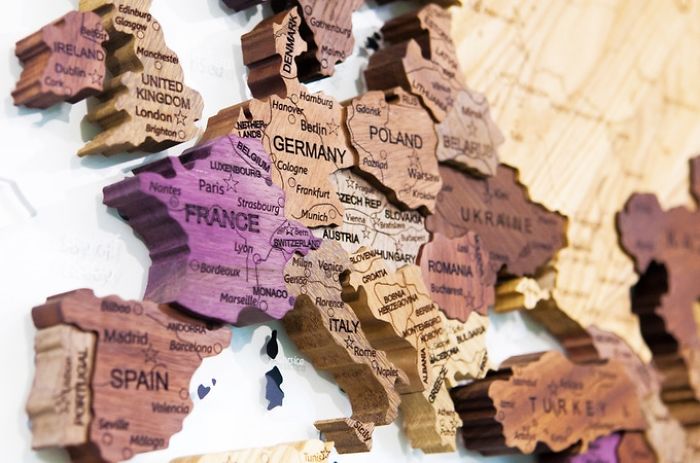 I Create Unique Wooden Maps