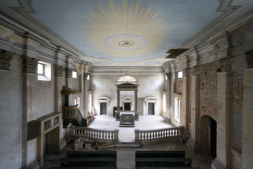 15 Photos Of Abandoned Houses Of God 15 Photos Of Abandoned Houses Of God