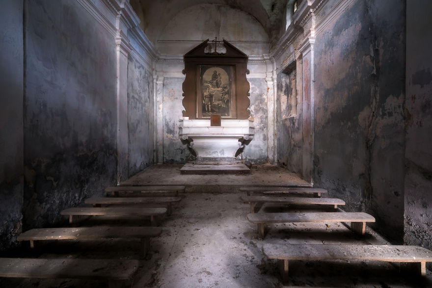 15 Photos Of Abandoned Houses Of God 15 Photos Of Abandoned Houses Of God