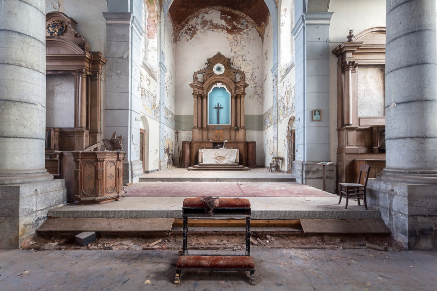 15 Photos Of Abandoned Houses Of God 15 Photos Of Abandoned Houses Of God