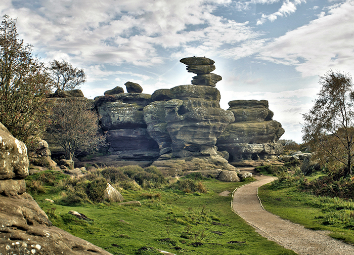 Unos adolescentes destruyeron 320 millones de años de historia en un momento, y su aspecto actual enfurece a todo el mundo