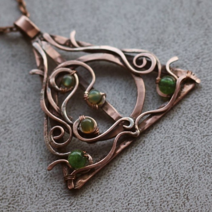 I Made This “The Deathly Hallows” Necklace And Filmed The Whole Process On Video