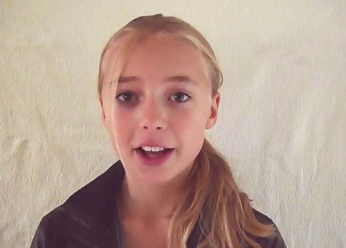 Dad Shoots His Daughter Every Week For 18 Years, Shows How Subtle Changes Make A Big Difference At The End Dad Shoots His Daughter Every Week For 18 Years, Shows How Subtle Changes Make A Big Difference At The End