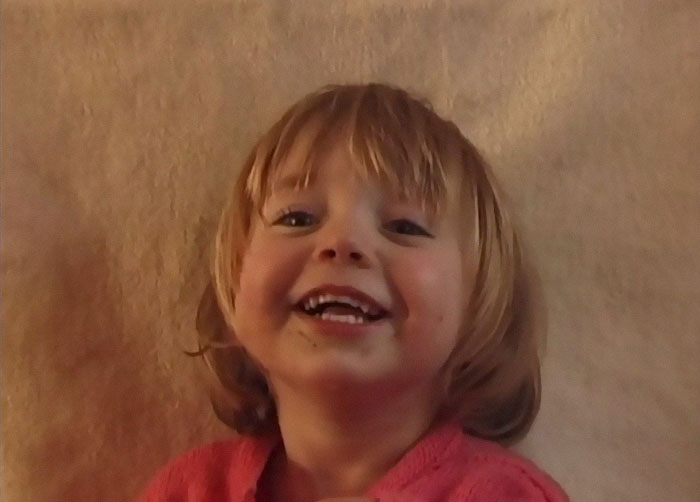 Dad Shoots His Daughter Every Week For 18 Years, Shows How Subtle Changes Make A Big Difference At The End Dad Shoots His Daughter Every Week For 18 Years, Shows How Subtle Changes Make A Big Difference At The End