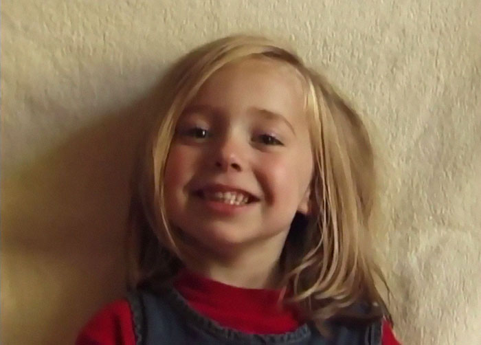 Dad Shoots His Daughter Every Week For 18 Years, Shows How Subtle Changes Make A Big Difference At The End Dad Shoots His Daughter Every Week For 18 Years, Shows How Subtle Changes Make A Big Difference At The End