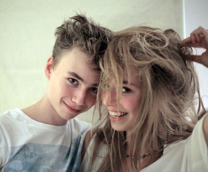 Dad Shoots His Daughter Every Week For 18 Years, Shows How Subtle Changes Make A Big Difference At The End Dad Shoots His Daughter Every Week For 18 Years, Shows How Subtle Changes Make A Big Difference At The End