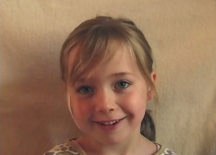 Dad Shoots His Daughter Every Week For 18 Years, Shows How Subtle Changes Make A Big Difference At The End Dad Shoots His Daughter Every Week For 18 Years, Shows How Subtle Changes Make A Big Difference At The End