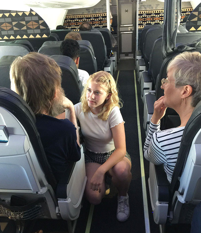 deaf-blind-man-flight-help-alaskaair-clara-daly-tim-cook-15 deaf-blind-man-flight-help-alaskaair-clara-daly-tim-cook-15