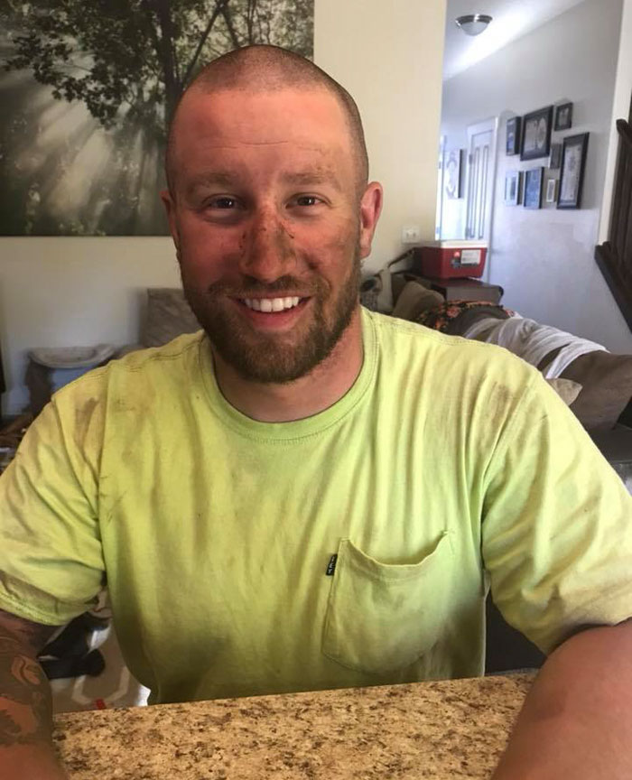 Mom Mocks Dirty Man At Store In Front Of Her Daughter, So He Reveals His True Identity Mom Mocks Dirty Man At Store In Front Of Her Daughter, So He Reveals His True Identity