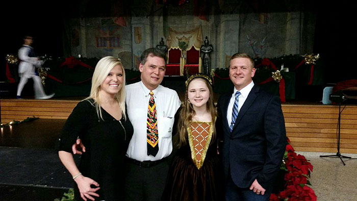 Jobless Handicapped Dad Surprises His Daughter With A Small But Selfless Gift And Now The Internet Can't Stop Crying Jobless Handicapped Dad Surprises His Daughter With A Small But Selfless Gift And Now The Internet Can't Stop Crying