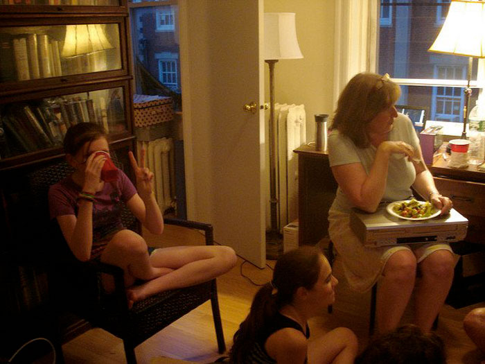 Woman Is So Depressed After Dad's Death She Cries For 19 Days Straight, So Friends Decide To Make A Risky Move Woman Is So Depressed After Dad's Death She Cries For 19 Days Straight, So Friends Decide To Make A Risky Move