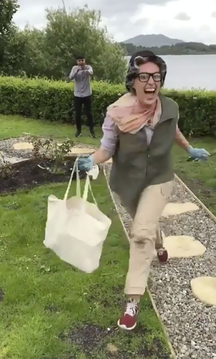 This Woman Flies 4,000 Miles Only To 'Tag' Her Friend, And His Reaction Is Priceless This Woman Flies 4,000 Miles Only To 'Tag' Her Friend, And His Reaction Is Priceless