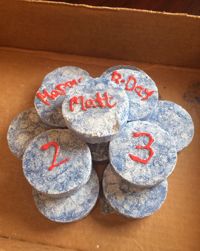 Mom Asked What Kind Of Cake I Wanted For My Birthday. Jokingly Said "Urinal". She Delivers Like She Did 23 Years Ago