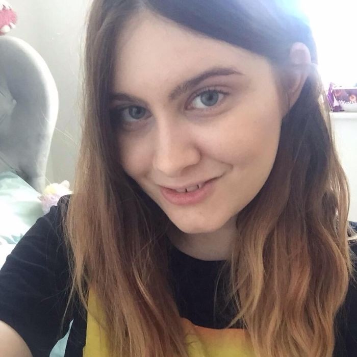 Guy Asks Girlfriend To Text Him Football Game Updates, And People Can’t Stop Laughing Now Guy Asks Girlfriend To Text Him Football Game Updates, And People Can’t Stop Laughing Now