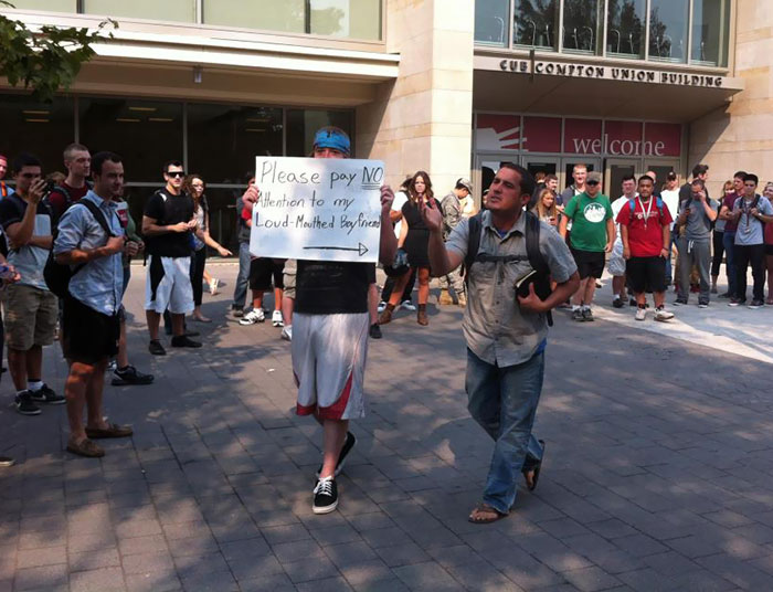 Please Pay No Attetion To My Loud-Mouthed Boyfriend