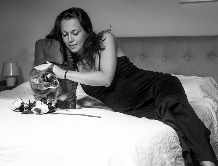I Photograph Mommies-To-Be With Their Cats To Fight Prejudices