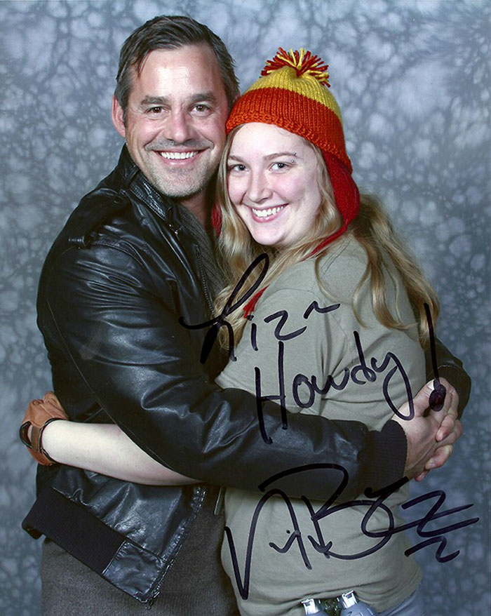 Husband Refuses To Stay Out Of His Wife's Picture With Jason Momoa, And The Final Pic Will Make You Laugh Husband Refuses To Stay Out Of His Wife's Picture With Jason Momoa, And The Final Pic Will Make You Laugh