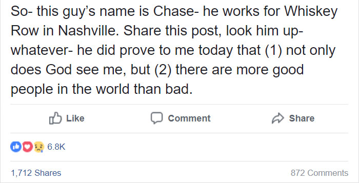 Woman Notices Man Next To Her Is Texting Someone That He's Sitting Next To 'Smelly Fatty', And It Escalates Quickly