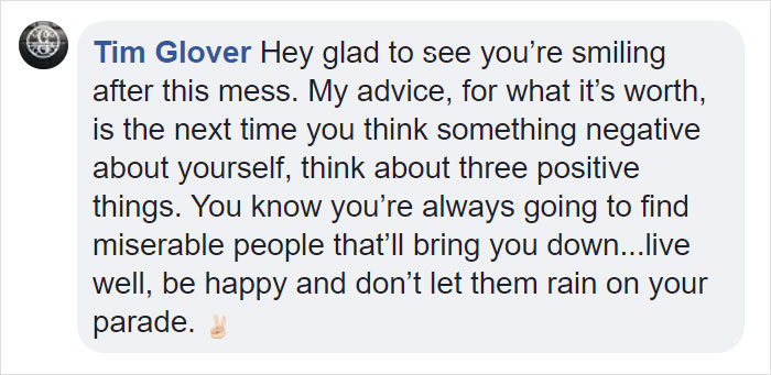 Woman Notices Man Next To Her Is Texting Someone That He's Sitting Next To 'Smelly Fatty', And It Escalates Quickly