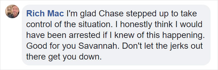 Woman Notices Man Next To Her Is Texting Someone That He's Sitting Next To 'Smelly Fatty', And It Escalates Quickly Woman Notices Man Next To Her Is Texting Someone That He's Sitting Next To 'Smelly Fatty', And It Escalates Quickly