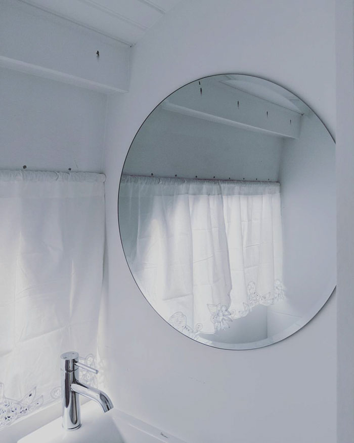 Woman Spends 3 Years Converting Old Bus Into Mobile Home, And It Looks Better Than Most Apartments Woman Spends 3 Years Converting Old Bus Into Mobile Home, And It Looks Better Than Most Apartments