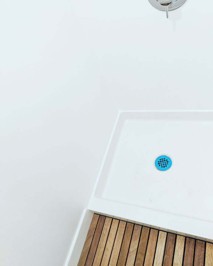 Woman Spends 3 Years Converting Old Bus Into Mobile Home, And It Looks Better Than Most Apartments Woman Spends 3 Years Converting Old Bus Into Mobile Home, And It Looks Better Than Most Apartments