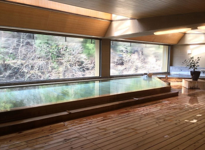 This Is The World&rsquo;s Oldest Hotel, And Here&rsquo;s How It Looks Inside