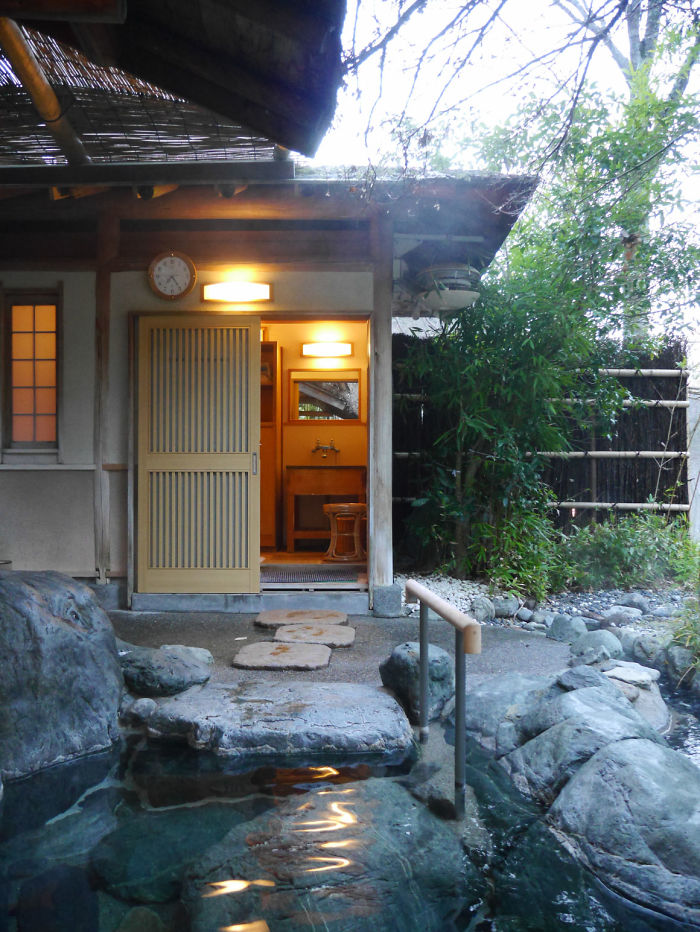 This Is The World&rsquo;s Oldest Hotel, And Here&rsquo;s How It Looks Inside