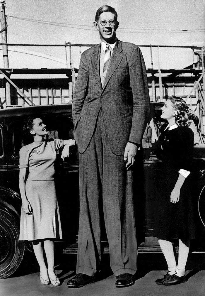 Someone Found Rare Footage Of The Tallest Man That Ever Lived, And It's Surreal Someone Found Rare Footage Of The Tallest Man That Ever Lived, And It's Surreal