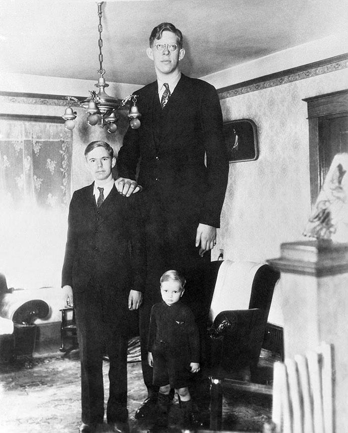 Someone Found Rare Footage Of The Tallest Man That Ever Lived, And It's Surreal Someone Found Rare Footage Of The Tallest Man That Ever Lived, And It's Surreal