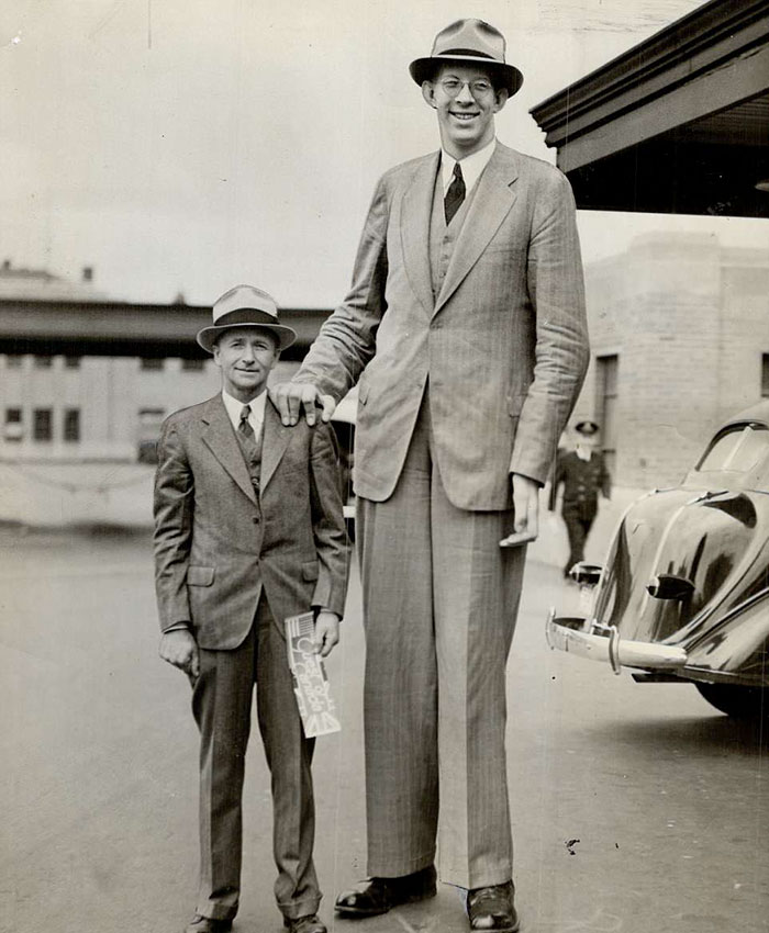 Someone Found Rare Footage Of The Tallest Man That Ever Lived, And It's Surreal Someone Found Rare Footage Of The Tallest Man That Ever Lived, And It's Surreal
