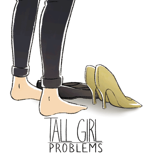 Artist Illustrates Tall & Short Girl Problems, And The Result Is Hilariously Relatable Artist Illustrates Tall & Short Girl Problems, And The Result Is Hilariously Relatable