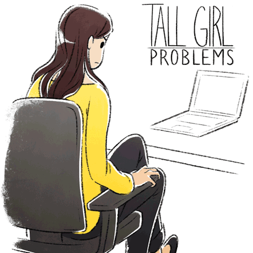 Artist Illustrates Tall & Short Girl Problems, And The Result Is Hilariously Relatable Artist Illustrates Tall & Short Girl Problems, And The Result Is Hilariously Relatable