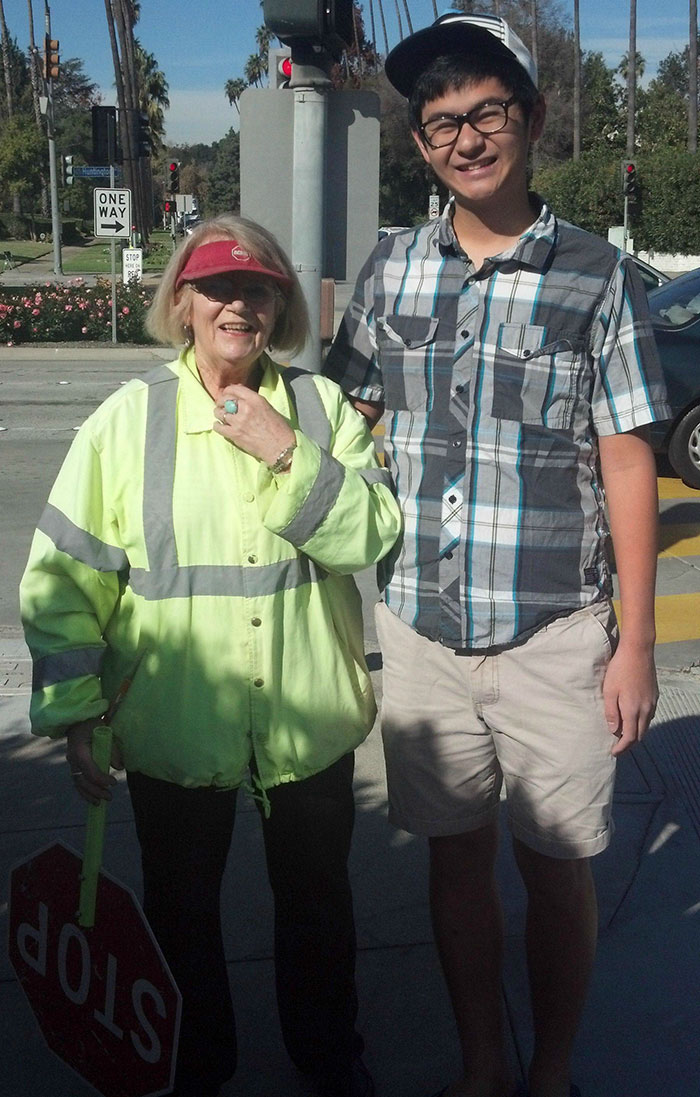 Came Back From College And Saw That The Volunteer Crossing Guard Who Helped Me Cross From 1st Grade Was Still Here. Baked Her Christmas Cookies, Dropped It Off For Her And She Told Me She Remembered Me And Was So Delighted