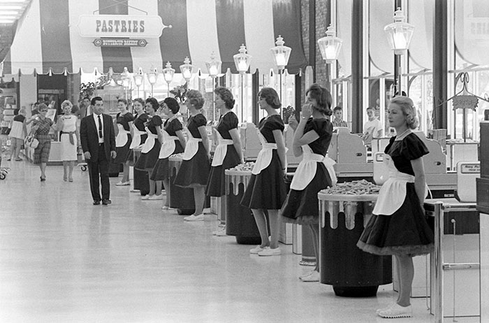 Cashiers At The Piggly Wiggly Continental, Encino, California, 1962