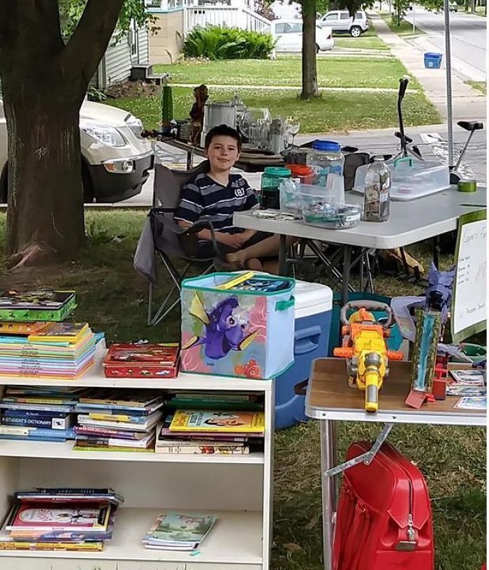 Boy Sells His Toys To Pay For His Service Dog's Treatment Boy Sells His Toys To Pay For His Service Dog's Treatment