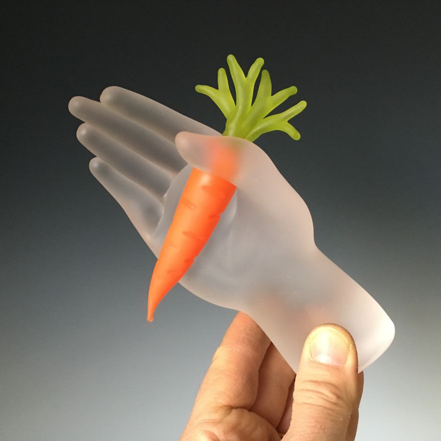 Artist Sculpts Molten Glass Into Unique Hand Sculptures Artist Sculpts Molten Glass Into Unique Hand Sculptures