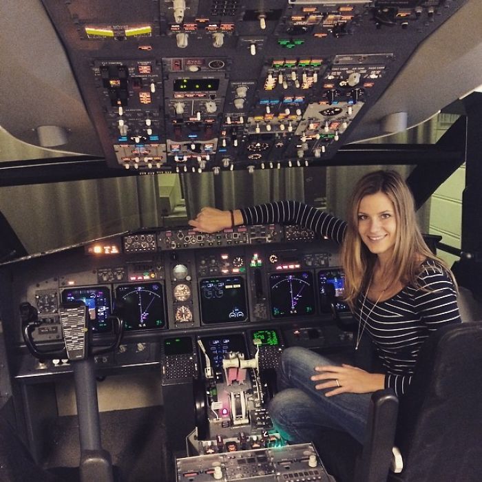 After Quitting Her Boring Job To Become A Pilot, This Woman Is Taking Over Instagram With Her Selfies After Quitting Her Boring Job To Become A Pilot, This Woman Is Taking Over Instagram With Her Selfies