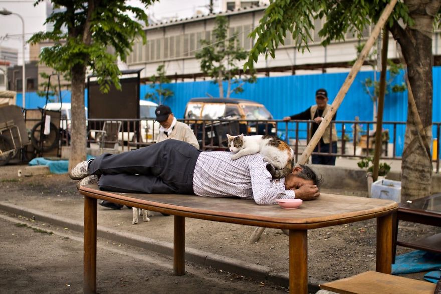 I've Spent 3 Incredible Days As A King In A Japanese Slum In Osaka And Photographed It