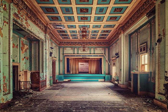 The Beauty Of Abandonment Captured By A Photographer