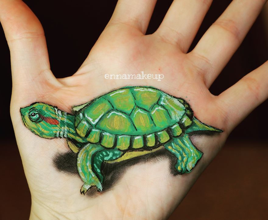 Girl On A Wheelchair Paints Her Hands With 3d Effects