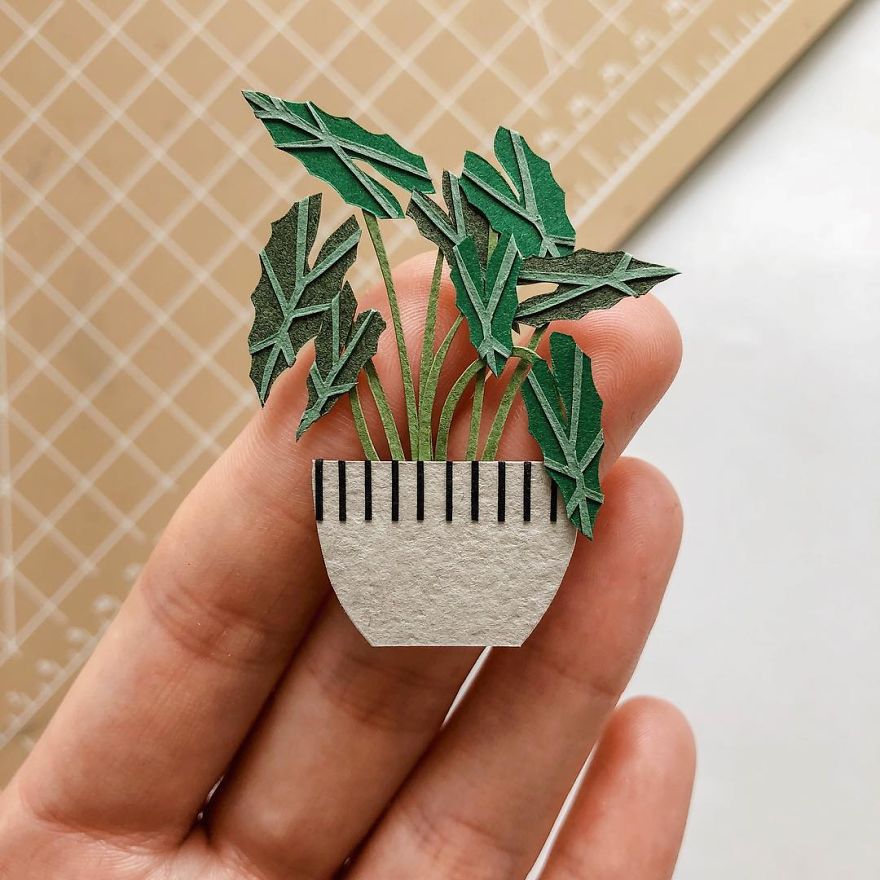 Russian Artist Creates Intricate Paper Plants Without Using Scissors Russian Artist Creates Intricate Paper Plants Without Using Scissors