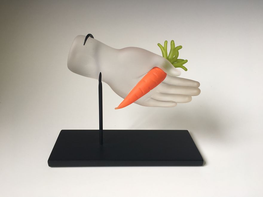 Artist Sculpts Molten Glass Into Unique Hand Sculptures Artist Sculpts Molten Glass Into Unique Hand Sculptures