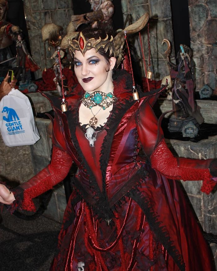 Queen Of The Dead, Court Of The Dead