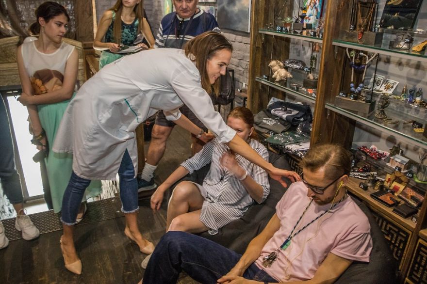 The First Ever Exhibition Under Hypnosis Opened In Belarus