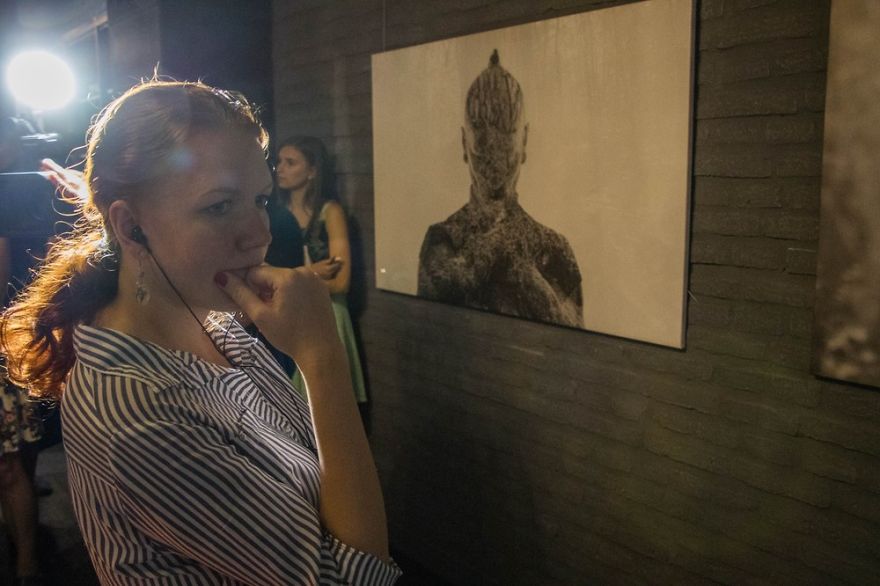 The First Ever Exhibition Under Hypnosis Opened In Belarus