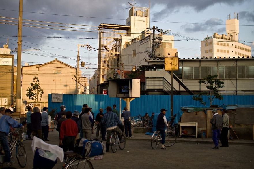 I've Spent 3 Incredible Days As A King In A Japanese Slum In Osaka And Photographed It